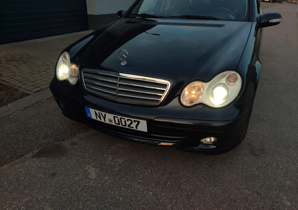Mercedes-Benz Klasa C cena 18200 przebieg: 238177, rok produkcji 2004 z Starachowice małe 191